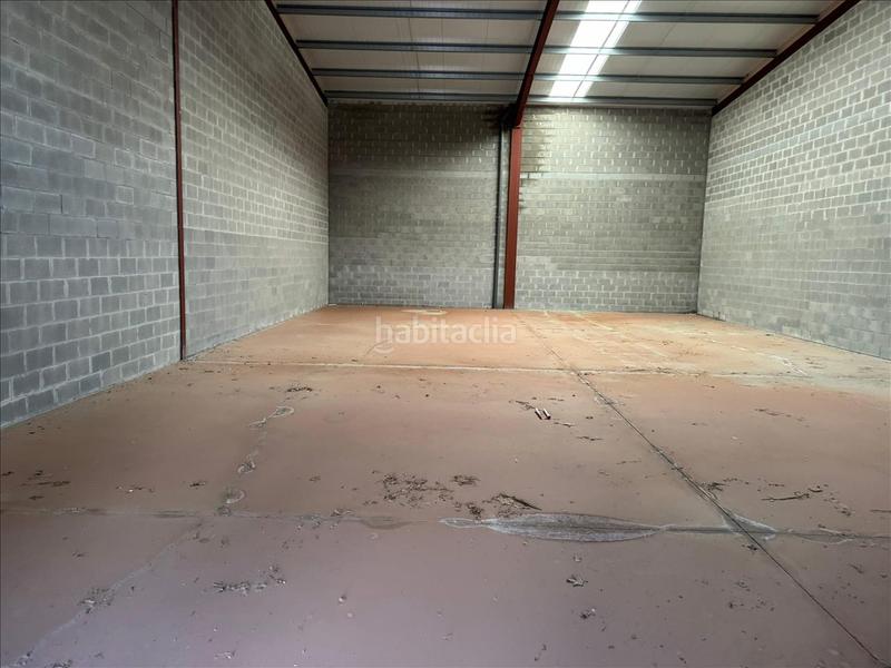 Foto 1dcdbcd2-6be3-4223-80cc-887d0f710462. Fabrikhalle in Hormilla