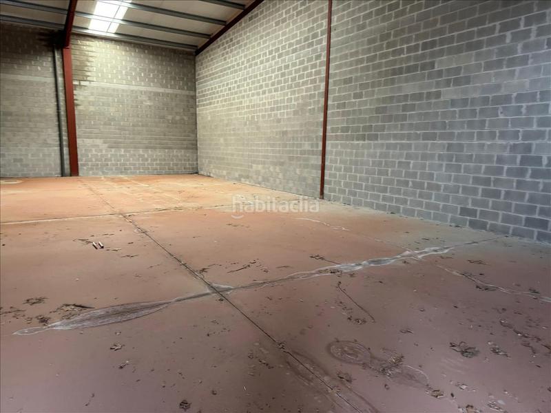 Foto d19d8166-b4e1-49cc-b02c-54531425384a. Fabrikhalle in Hormilla