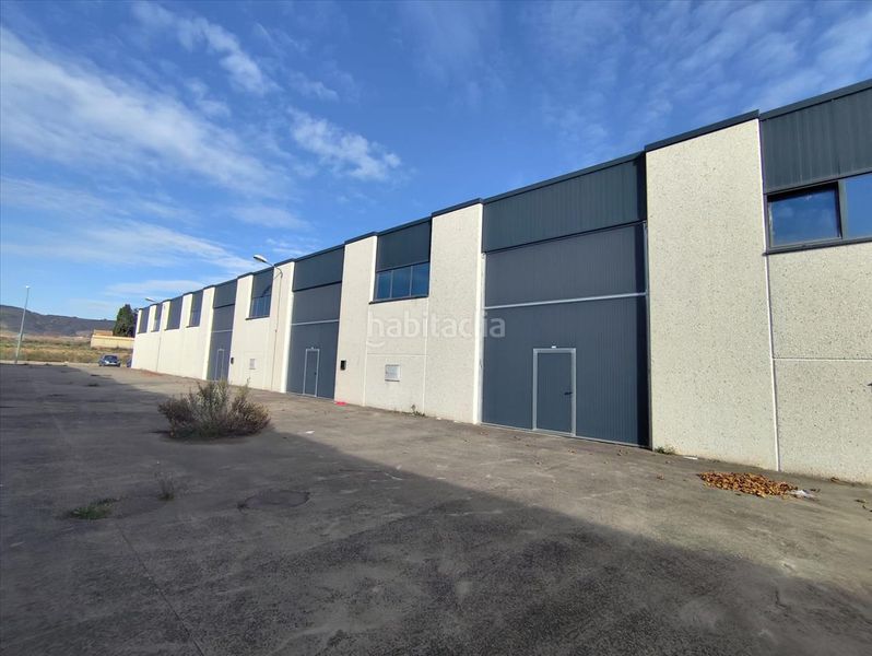 Foto 75479c40-ba0a-42d3-8809-30611f7bec55. Industrial building in Hormilla