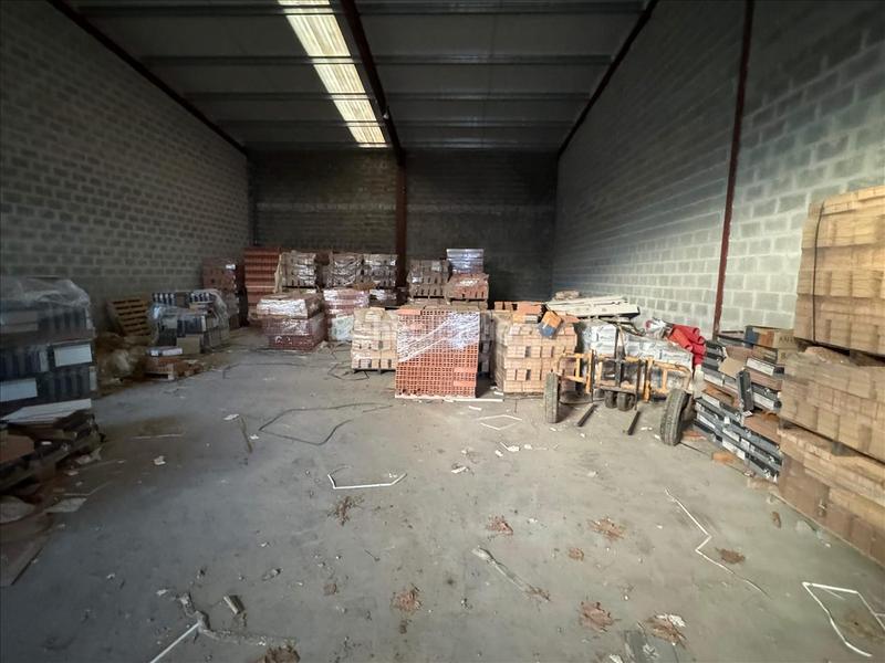 Foto 1e5cfc17-a2ad-41b4-88a8-6ec8b9958a80. Fabrikhalle in Hormilla