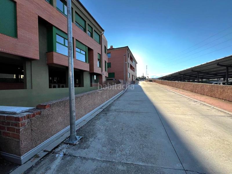 Foto e07442fe-10fd-4be0-a52e-815b6f490f48. Parking coche en Lastrilla (La)