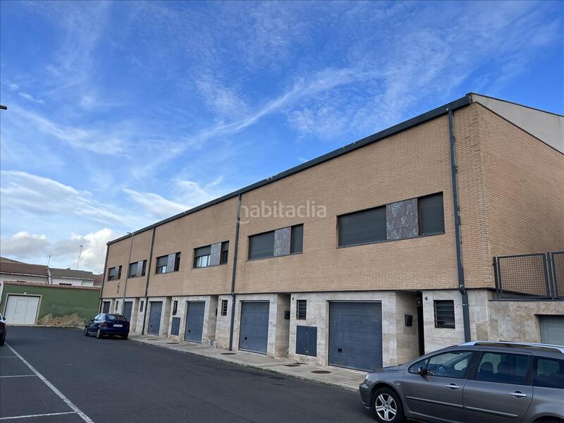 Foto 365587e8-22fe-416f-af35-1e67f0b40e3b. Casa amb calefacció piscina a Daimiel