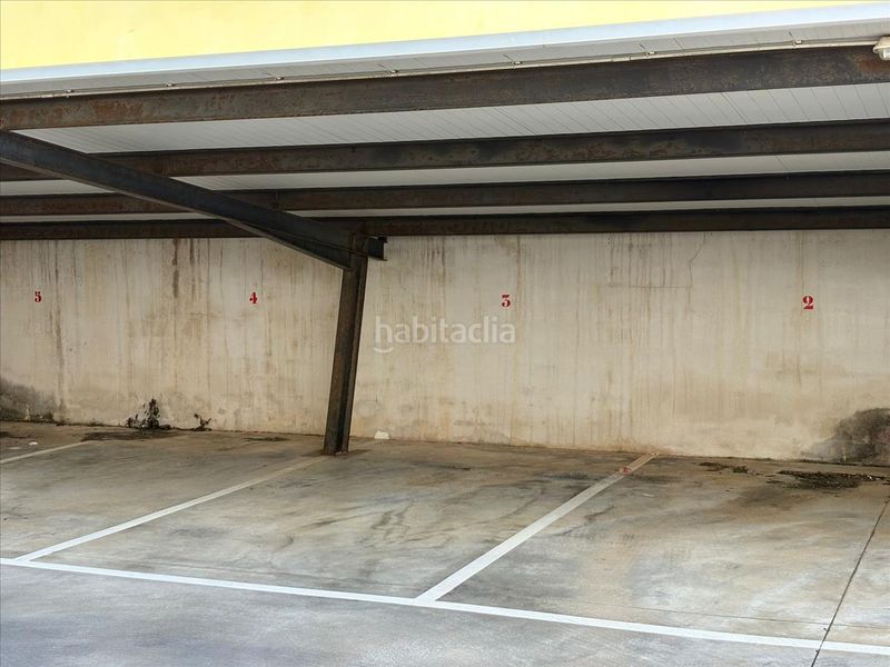 Foto 247eda2f-943b-47f3-bc0a-68e0e466d40a. Aparcament cotxe a Guardamar