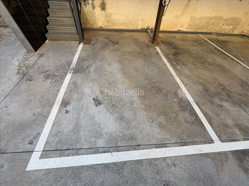 Foto 905040c7-78f6-493c-94f4-25459a63b98c. Aparcament cotxe a Guardamar