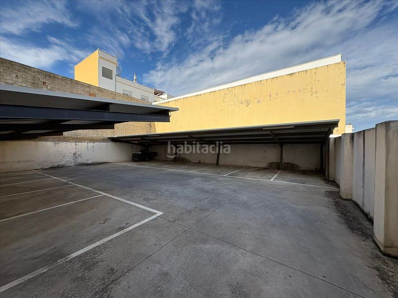 Foto 93453412-c92d-41fd-8c44-24f9a3aa2985. Aparcament cotxe a Guardamar