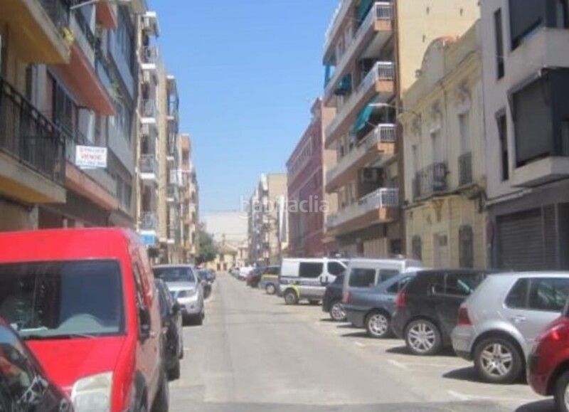 Foto ac23c1e0-6b4d-461e-8291-267c0115cf89. Aparcament cotxe a El Castell Burjassot