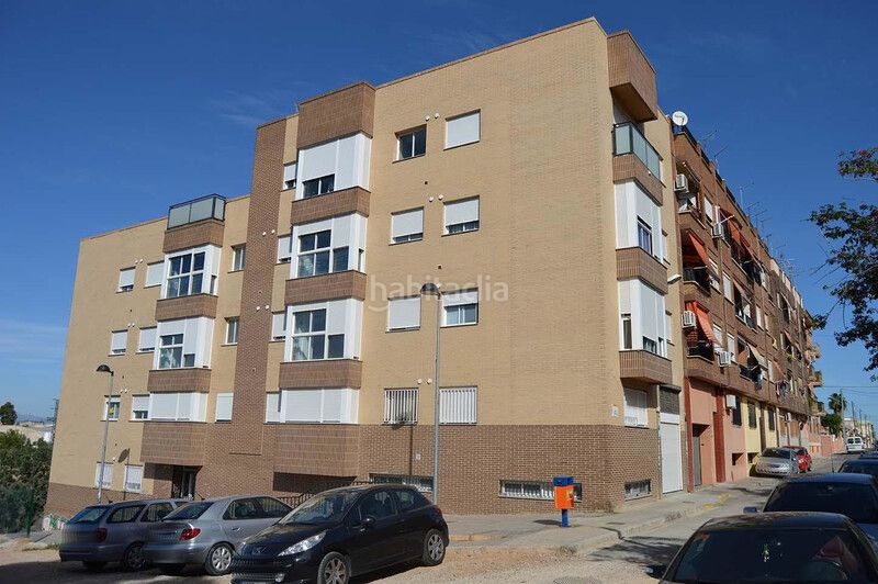 Foto ca7b9141-4a07-4ed9-81cc-3e47bfc2eab2. Aparcament cotxe a Camí Reial Torrent