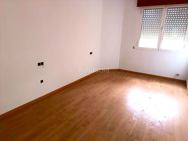 Foto d6fc2cbc-1892-4286-96f9-b2681415abd9. Edificio in Cuatro Vientos Ponferrada