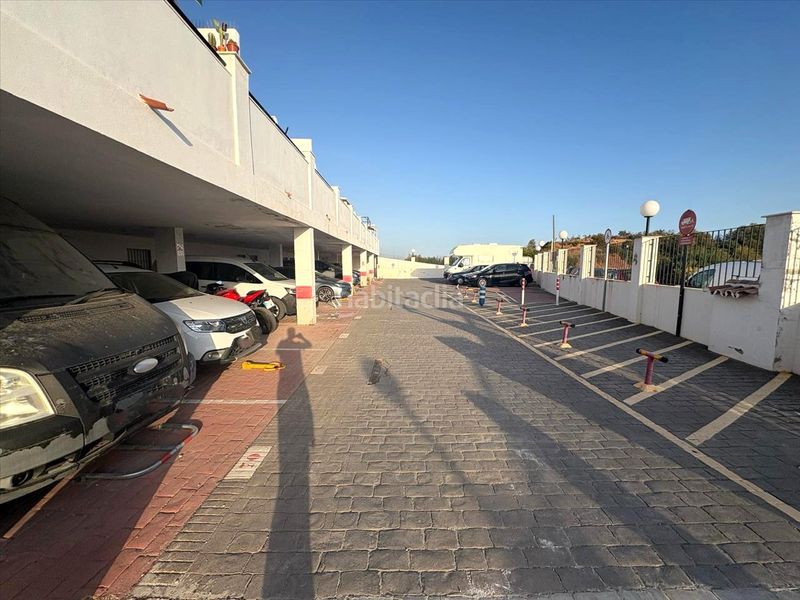 Foto 5f925dbe-6e57-4a78-9fbc-6b893799865e. Aparcament cotxe a altos de Estepona Estepona