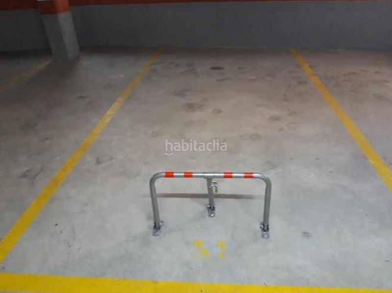 Foto 14029cfa-337b-4259-8ee2-918d3ff7dab1. Aparcament cotxe a Meaño