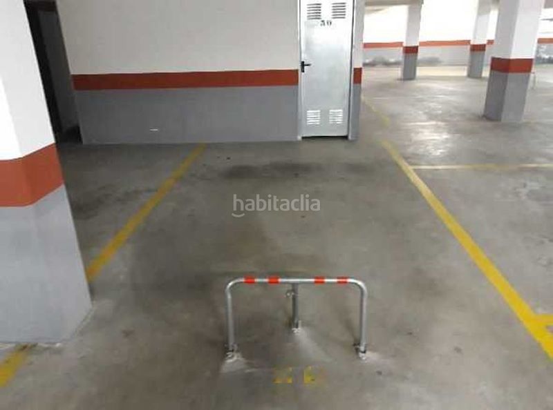 Foto a4692ce1-e541-454b-ac18-50576a21ab24. Aparcament cotxe a Meaño