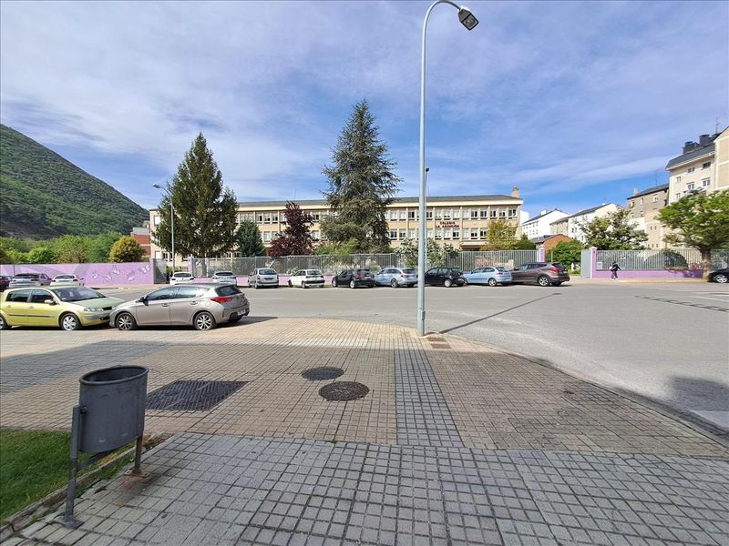 Foto a9f3145d-75ca-413e-b9b0-a8d89097a82f. Local comercial a Flores de Sil - La Placa Ponferrada