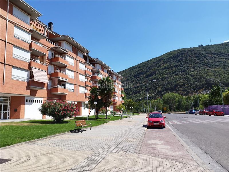 Foto daa491f2-112e-42bb-a760-b4839f66711f. Local comercial a Flores de Sil - La Placa Ponferrada