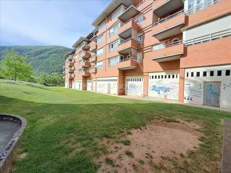 Foto f7cc1ed4-24e0-420b-af95-85166a0dfacb. Local comercial a Flores de Sil - La Placa Ponferrada