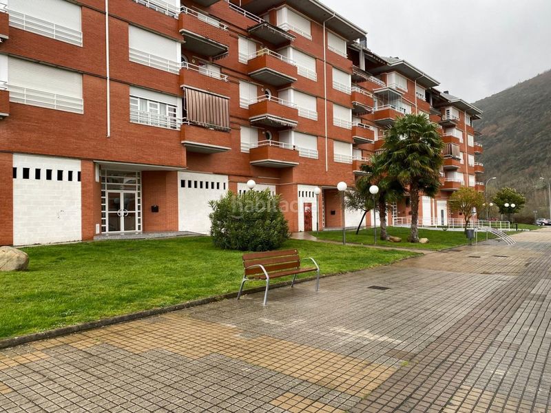 Foto 1c4dc98b-5009-43f7-8e15-0f7fec7f0f99. Local comercial a Flores de Sil - La Placa Ponferrada