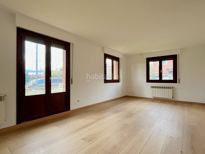 Foto cb987cde-b0bd-483a-9f18-cb248827c8e7. Pis amb aparcament a Orcoyen
