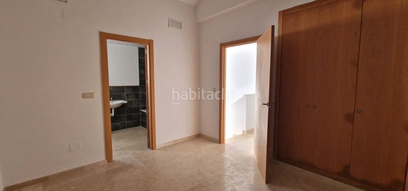 Foto c26acd42-bd63-4d3b-8c48-4987e85c405b. Casa adossada a Cártama pueblo Cártama