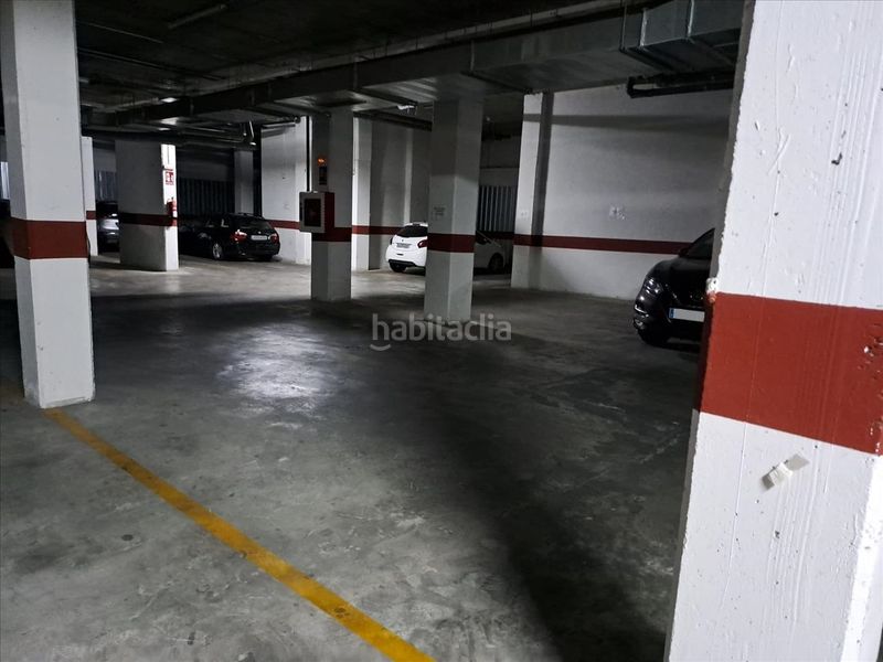 Foto dc7dac9a-0950-4392-9b9f-cb8724511778. Aparcament cotxe a colores - entreparques Sevilla