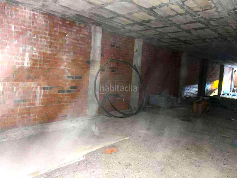 Foto 3660d6a1-8a3d-4a78-9fde-2a055ae641e6. Local comercial a Centre Figueres