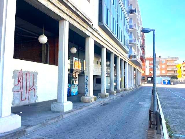 Foto ec26e03c-8de8-47a9-b013-5915f84f9bf9. Local comercial a Centre Figueres