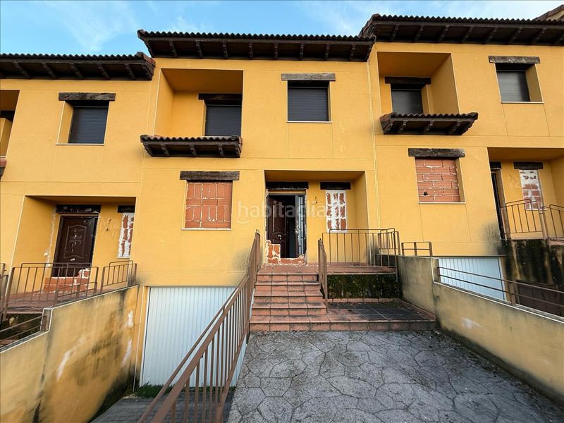 Foto a6af9541-425e-41da-858e-81cfe807f72a. Casa adossada a Tiemblo (El)