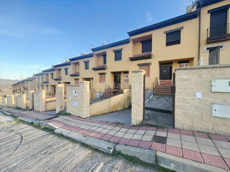 Foto d7d59cad-4751-44fb-93dc-2b951589fd7e. Casa adossada a Tiemblo (El)