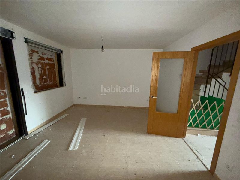 Foto e6e39a5a-adef-464d-a477-80ada5bab1f1. Casa adossada a Tiemblo (El)