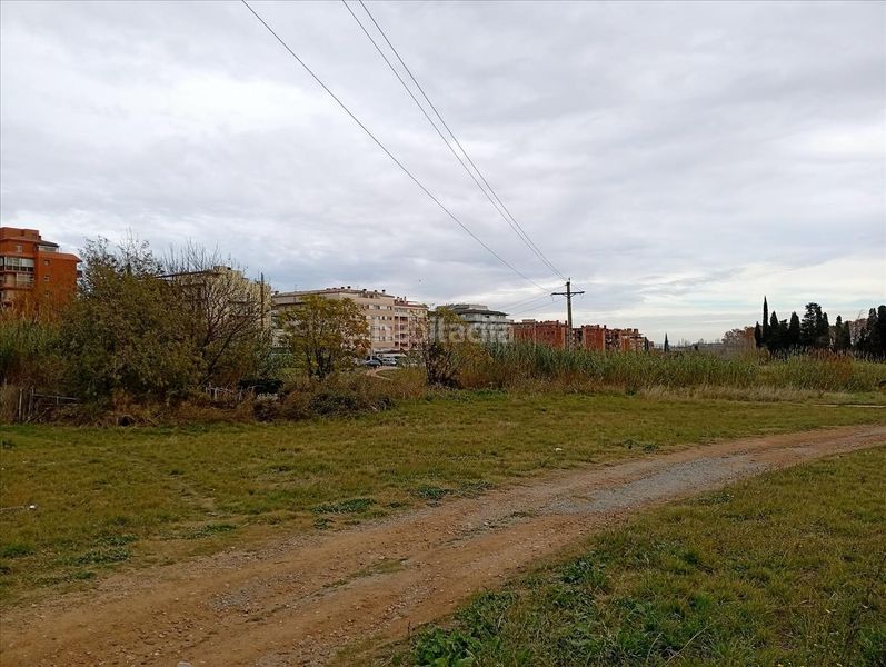 Foto 83321826-2b19-4899-b9a5-b9b65165b064. Terreny residencial a Poble Nou-Olivar Gran Figueres