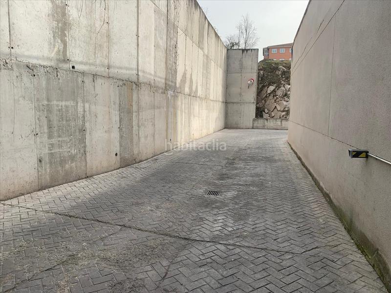 Foto cdcb2c54-f303-41ed-946c-8020a5495b14. Aparcament cotxe a Universidad Ávila