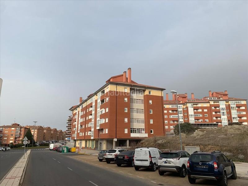 Foto 0dcd456c-fc96-4333-a15f-2bc29c850055. Parking coche en Universidad Ávila