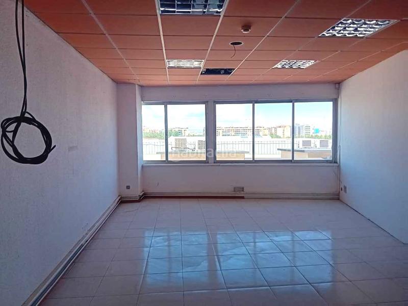 Foto 2b2a0cb3-da65-49c1-bb9c-d09d762e6056. Oficina a Oliver Zaragoza