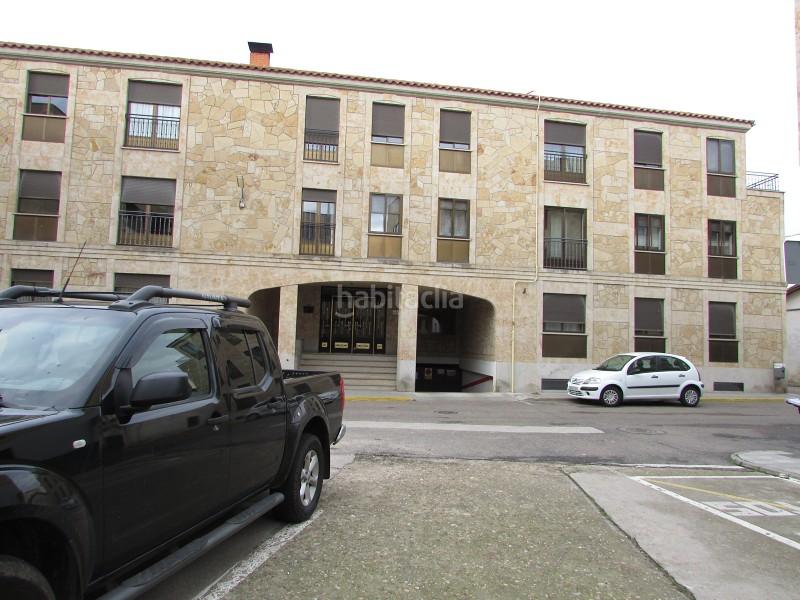 Foto 115dcdcf-1fd1-4804-b100-6571a13561cf. Parking coche en Villamayor
