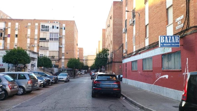 Foto 1bb10b5e-8deb-4672-9a7d-2de3c3446883. Piso en El Torrejón - El Cerezo Sevilla