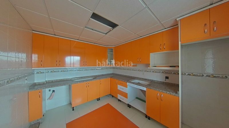 Foto 1e1dc581-97f7-45e3-a1e3-7ed806cbf150. Casa adossada a Este Mérida