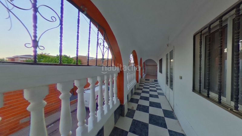 Foto 23a6a3e6-73d2-4cf0-8906-5b479f9b8c60. Casa adossada a Este Mérida