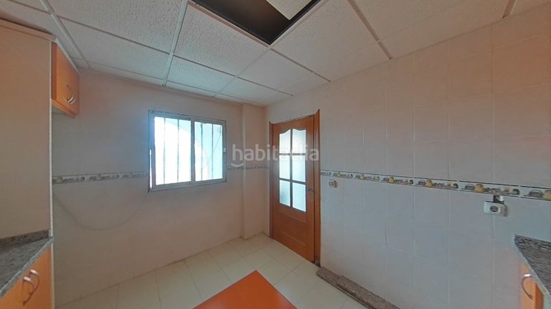 Foto 53f56334-5db9-48f2-a8c3-b9d670959653. Casa adossada a Este Mérida