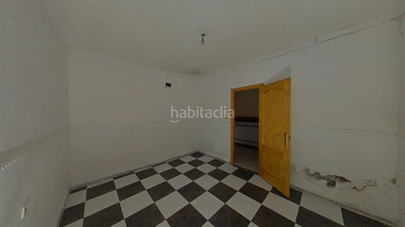 Foto b070a229-2376-49cf-8485-00427ca89aa5. Casa adossada a Este Mérida