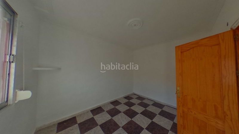 Foto bd0abde7-bd62-4db9-9e87-92933be78325. Casa adossada a Este Mérida