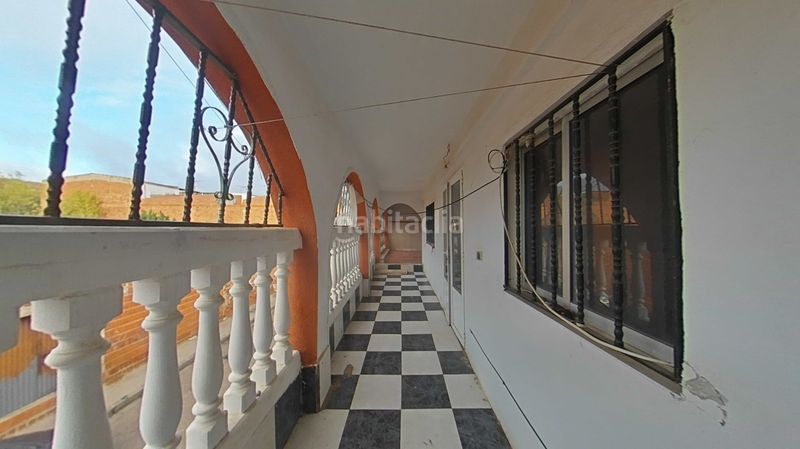 Foto c226ead5-020d-4ddc-92f4-e0cce1a3641f. Casa adossada a Este Mérida