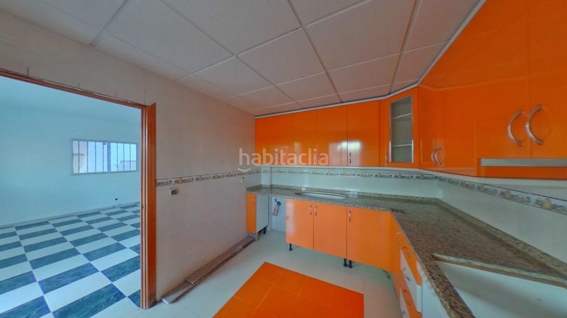 Foto d9b0426c-1120-4511-bc49-c6e7dc9e8e8c. Casa adossada a Este Mérida