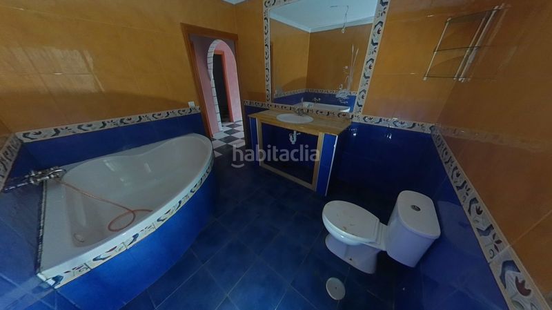 Foto f0496a3f-450c-46db-aedb-0ec6e77c132d. Casa adossada a Este Mérida