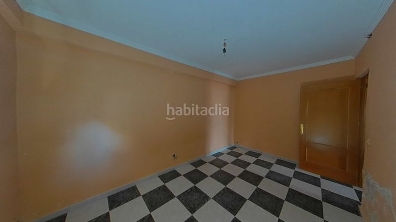 Foto fc60e227-d4ff-415f-979c-c0e2d1aa95c2. Casa adossada a Este Mérida