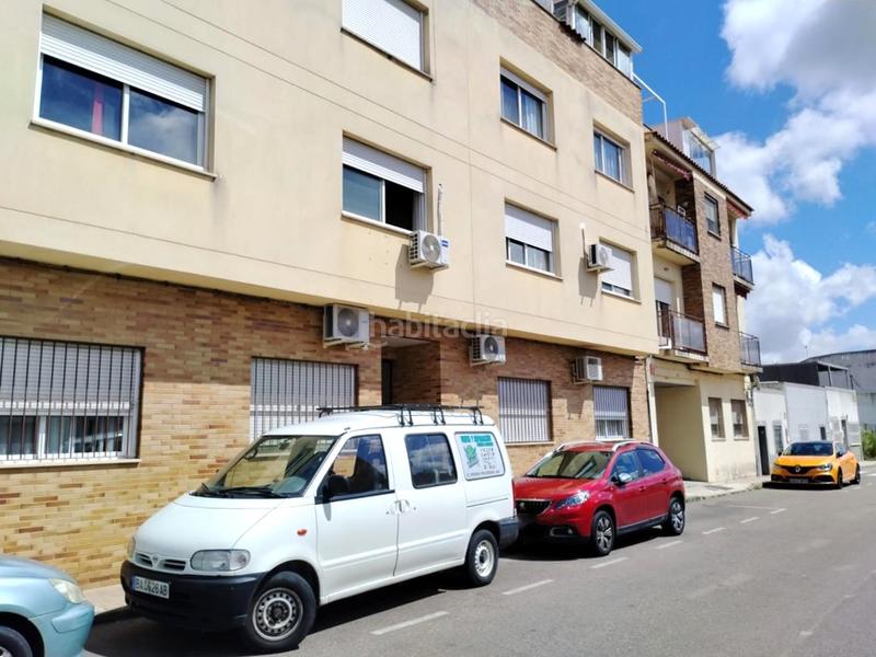 Foto f7865511-b30d-4a5a-8a32-18f1c602b849. Parking coche en San Roque - Ronda Norte Badajoz