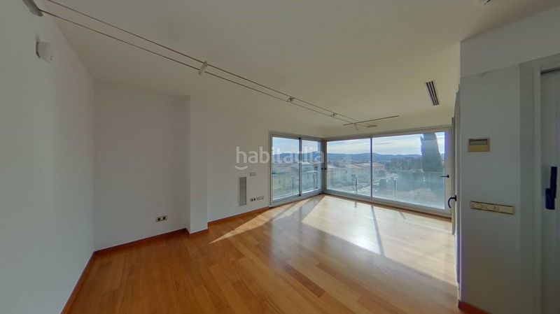 Foto b91143a7-e0ca-433d-882b-18c0044f113b. Casa amb piscina a Canovelles