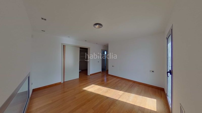 Foto c0cd67bb-296b-4ff4-8ff8-327585773276. Casa amb piscina a Canovelles