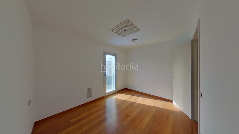Foto d9964c93-26eb-4612-8981-04f0c3c50738. Casa amb piscina a Canovelles
