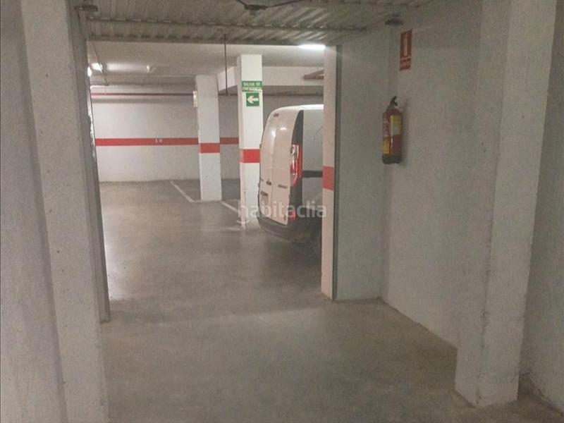 Foto ff044131-385f-4695-9075-038b421f20a5. Parking coche en Sants Patrons Alzira