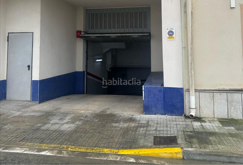 Foto 806bc4d8-abc6-4bc6-8f19-f06a1130b700. Parking voiture dans Sant Jaume d´Enveja