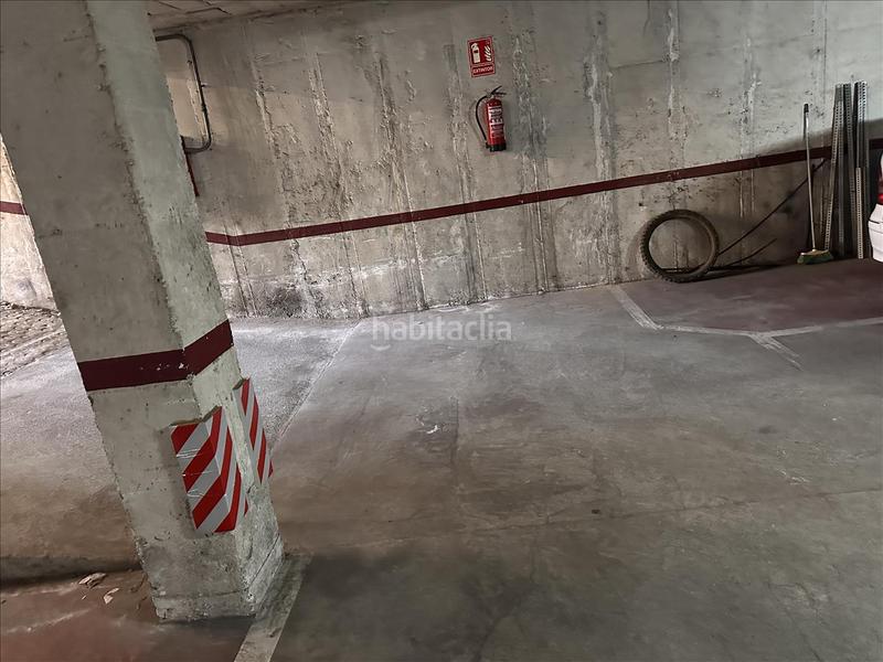 Foto 0686d5c8-5294-4ff0-8c24-b2288aaca63a. Parking coche en Creu de la Mà Figueres