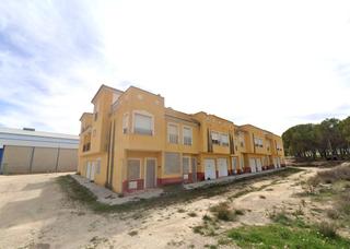 Casa adossada  Trva  ctra de singla (parcela catastral 02125-00007